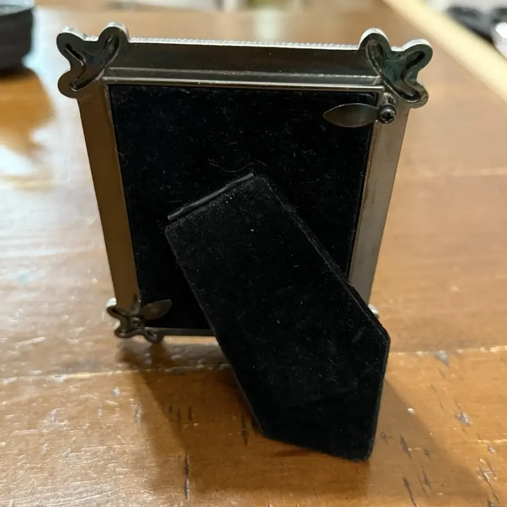 Furio Mini Metal Frame 2.5” x 3.5” Red Flower Frame Standing